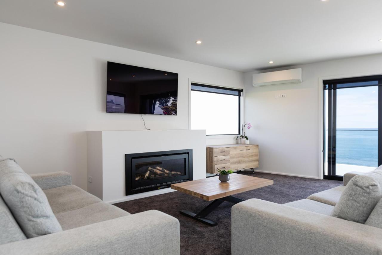 Oakura Beach Front Apartments Exterior photo